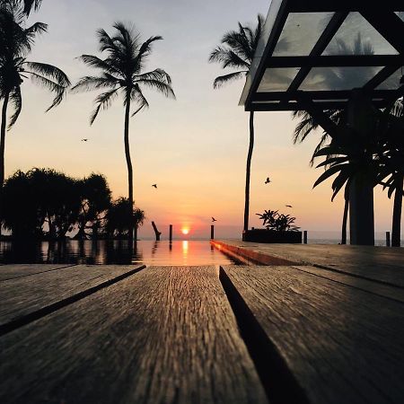 Hotel The Lighthouse Negombo Esterno foto