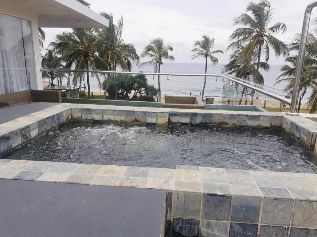 Hotel The Lighthouse Negombo Esterno foto