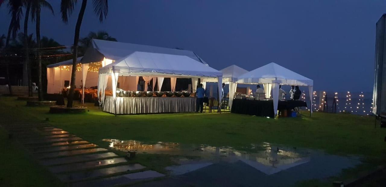 Hotel The Lighthouse Negombo Esterno foto