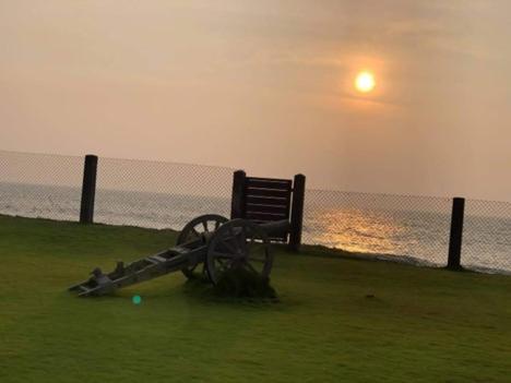 Hotel The Lighthouse Negombo Esterno foto