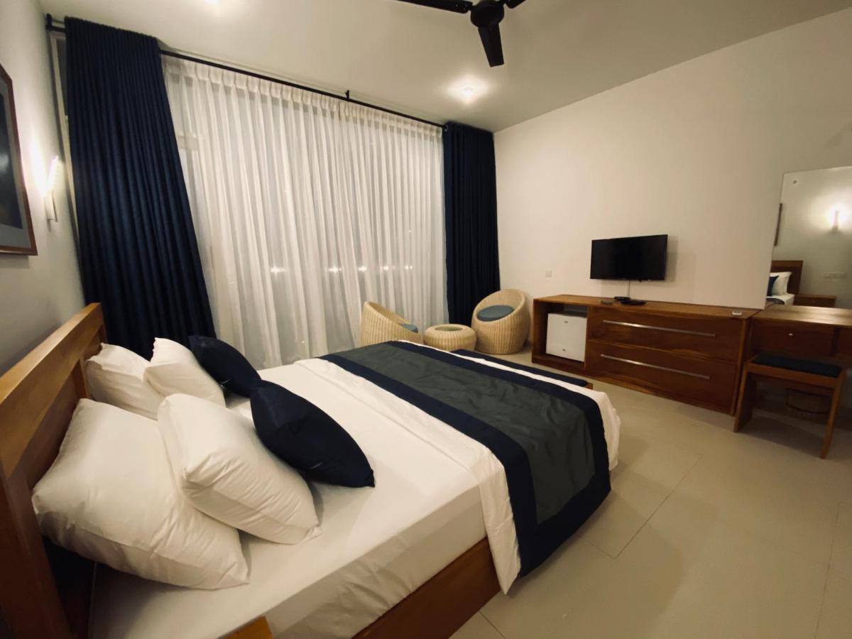 Hotel The Lighthouse Negombo Esterno foto