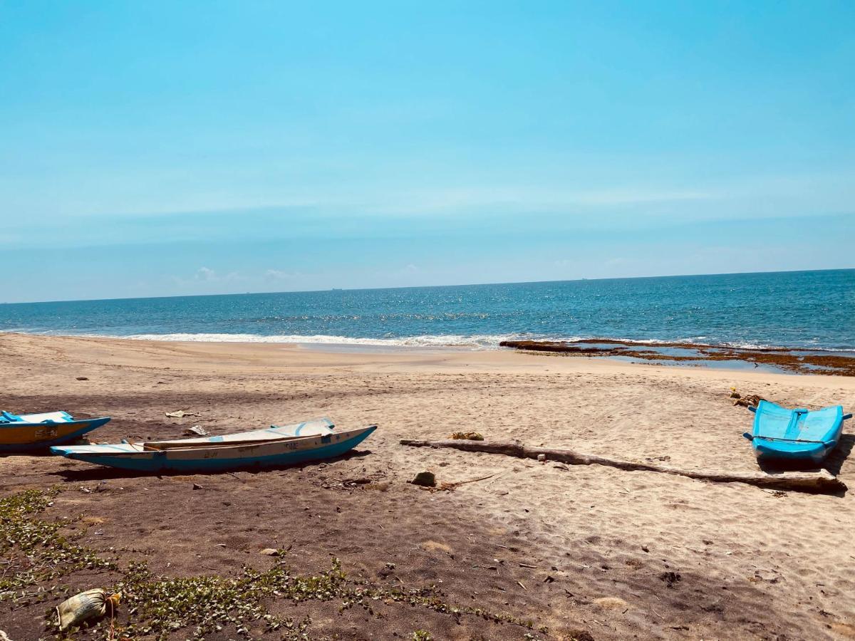 Hotel The Lighthouse Negombo Esterno foto